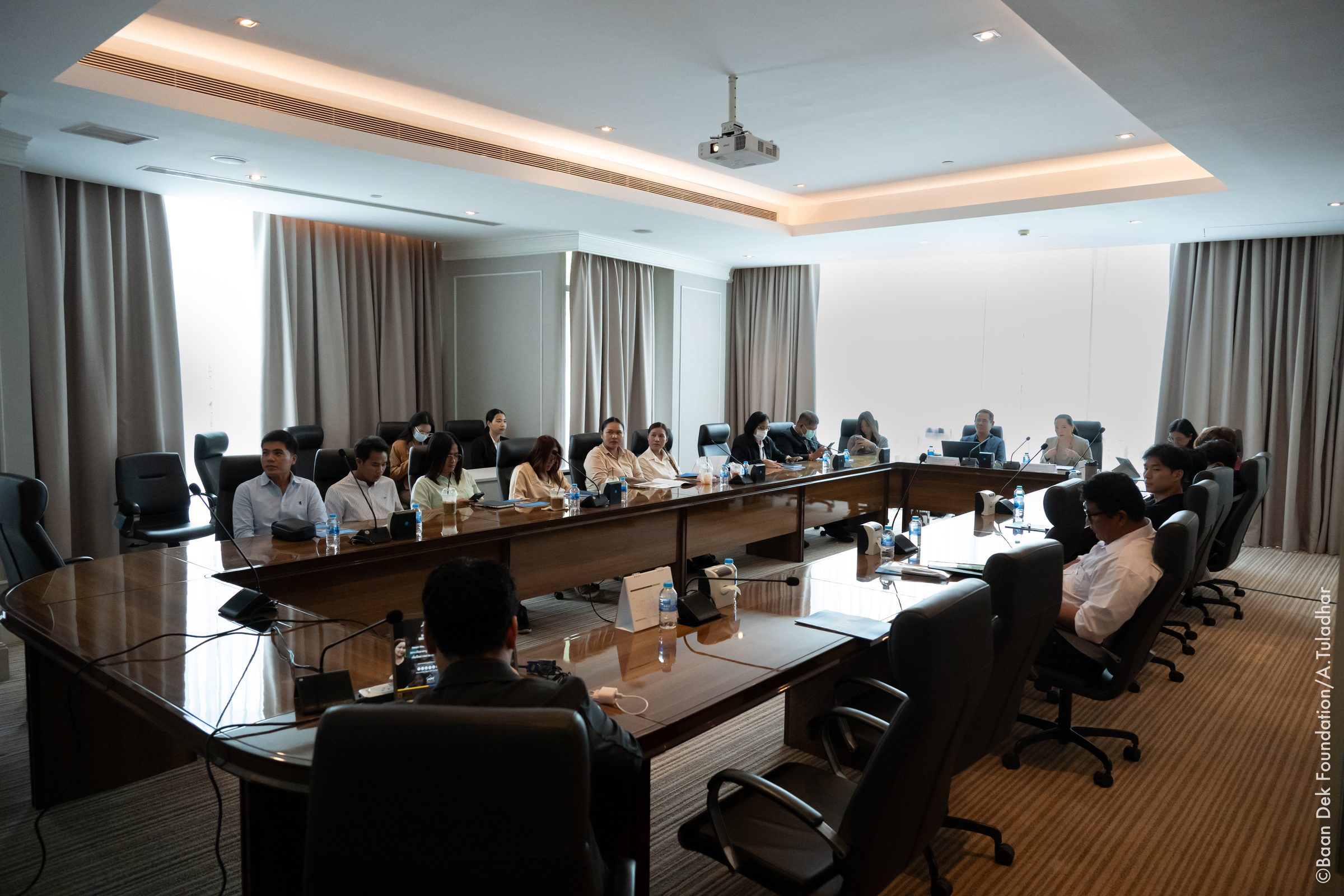 Participants seated around a boardroom table during a Smart Site meeting